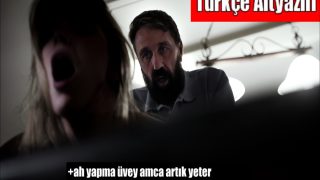 Üvey Amca Dediği Adam Sırrını Biliyor Babasına Söylemekle Korkutup Zorla Sikiyor