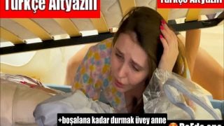 Ateş Gibi Rus Üvey Annesi Yatağa Sıkışıyor Kurtarmadan Önce Bir Posta Sikiyor